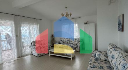 Продается трехэтажная вилла с бассейном и садом, 560 000 евро