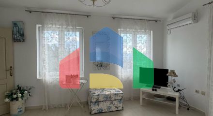 Продается трехэтажная вилла с бассейном и садом, 560 000 евро