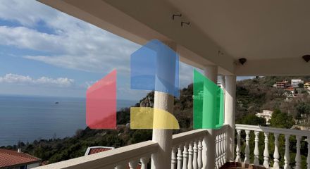 Продается трехэтажная вилла с бассейном и садом, 560 000 евро