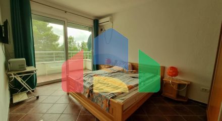 Продается дом с бассейном в городе Бар, Черногория (Зелёный пояс)