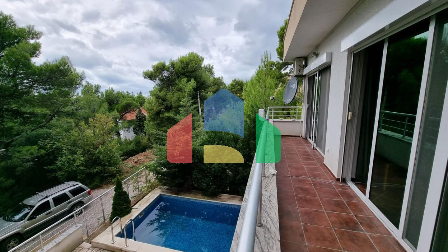 Продается дом с бассейном в городе Бар, Черногория (Зелёный пояс)