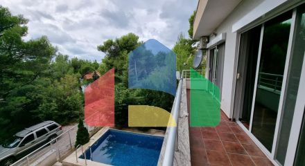 Продается дом с бассейном в городе Бар, Черногория (Зелёный пояс)