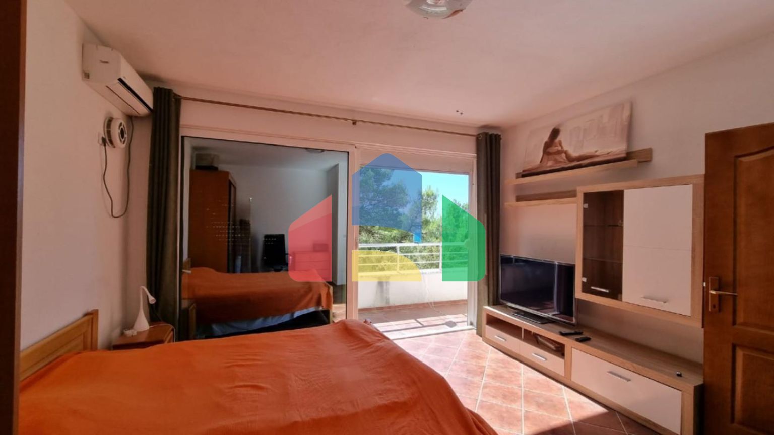 Продается дом с бассейном в городе Бар, Черногория (Зелёный пояс)