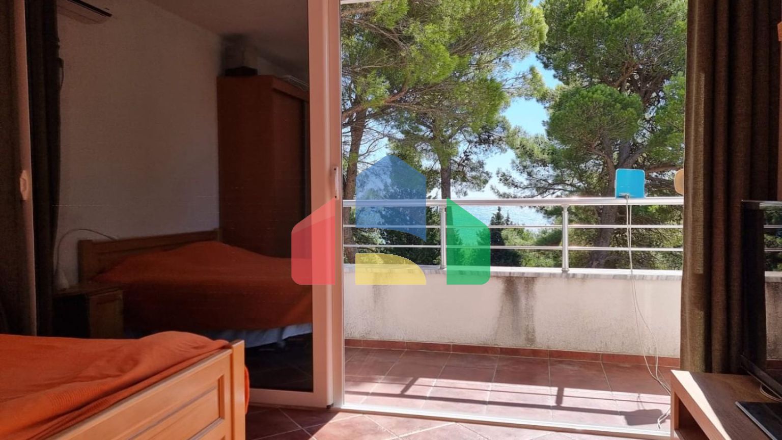 Продается дом с бассейном в городе Бар, Черногория (Зелёный пояс)