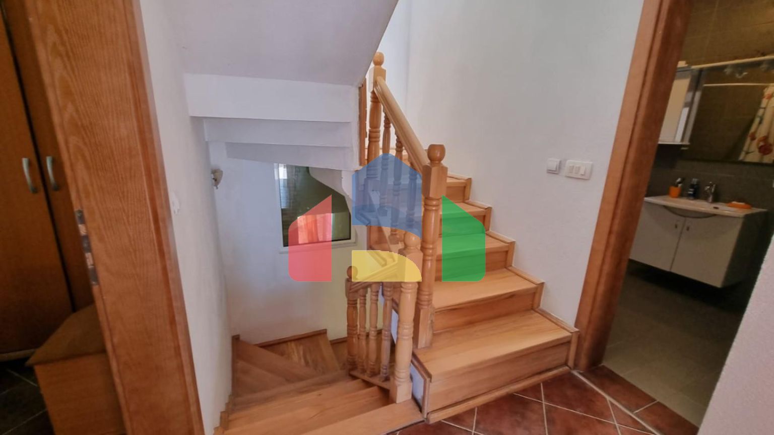 Продается дом с бассейном в городе Бар, Черногория (Зелёный пояс)