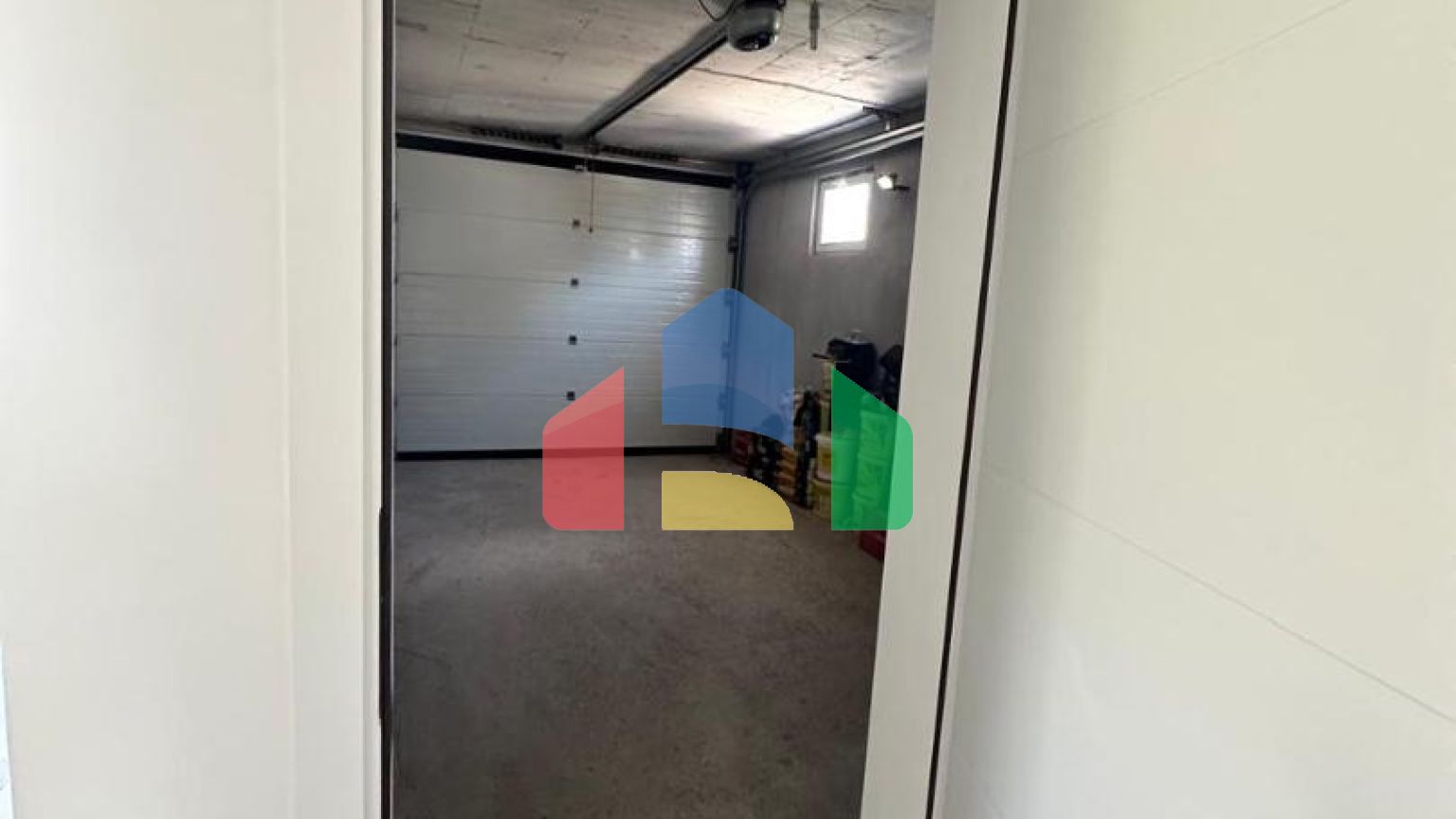 Новая просторная  квартира в районе Томба, Бар с 1 спальней, гаражом и небольшим участком.