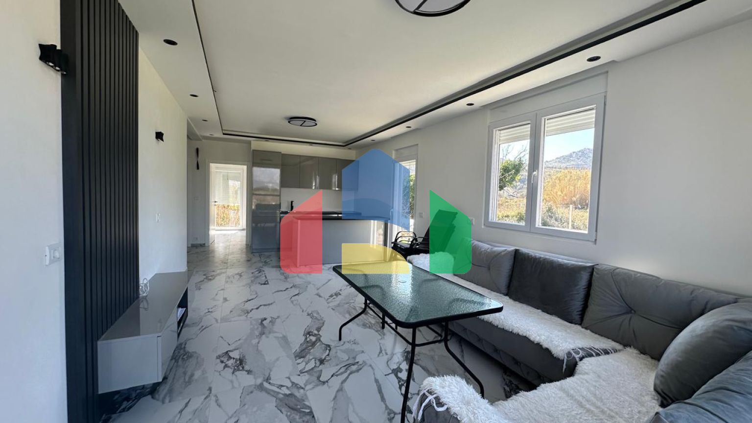 Новая просторная  квартира в районе Томба, Бар с 1 спальней, гаражом и небольшим участком.