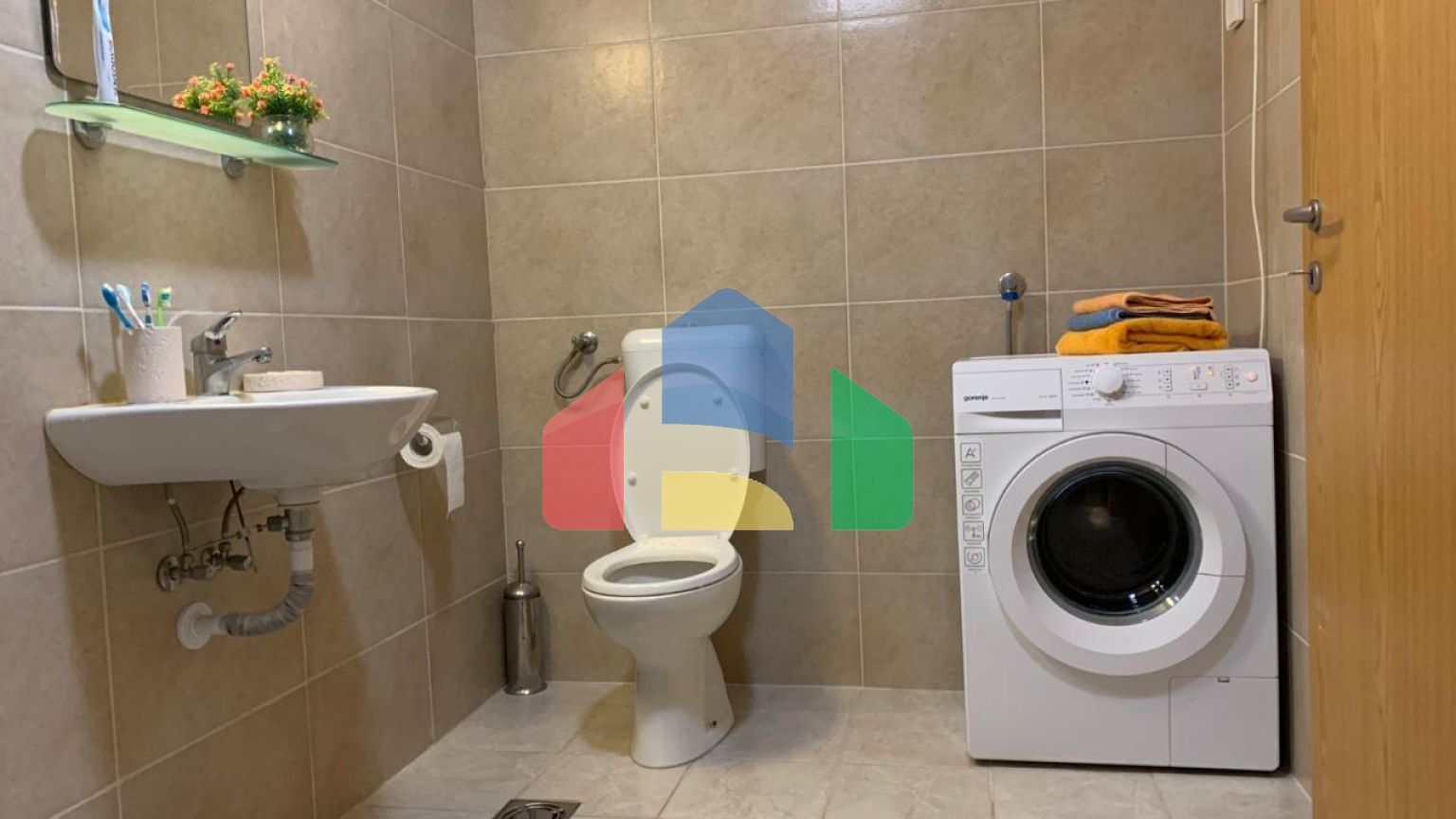 Продаётся просторная квартира с видом на горы