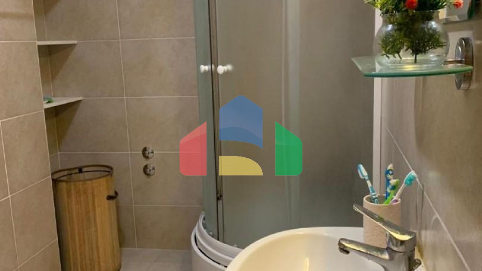 Продаётся просторная квартира с видом на горы