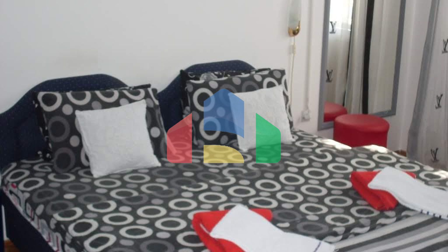 Трёхкомнатная квартира в центре Бара!