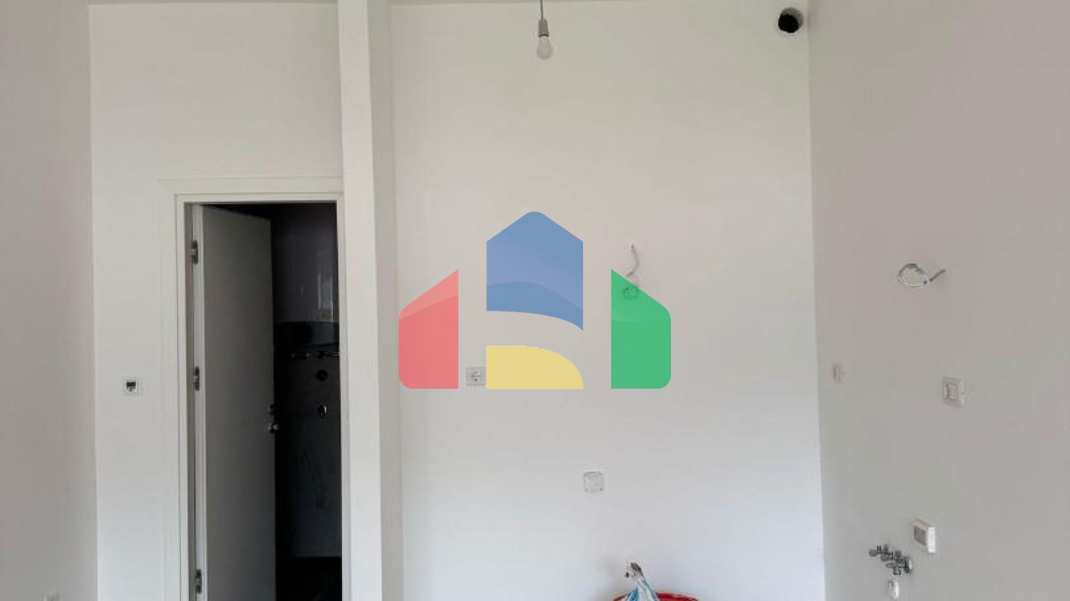 Просторная студия с панорамным видом на горы в современном комплексе премиум класса в Баре