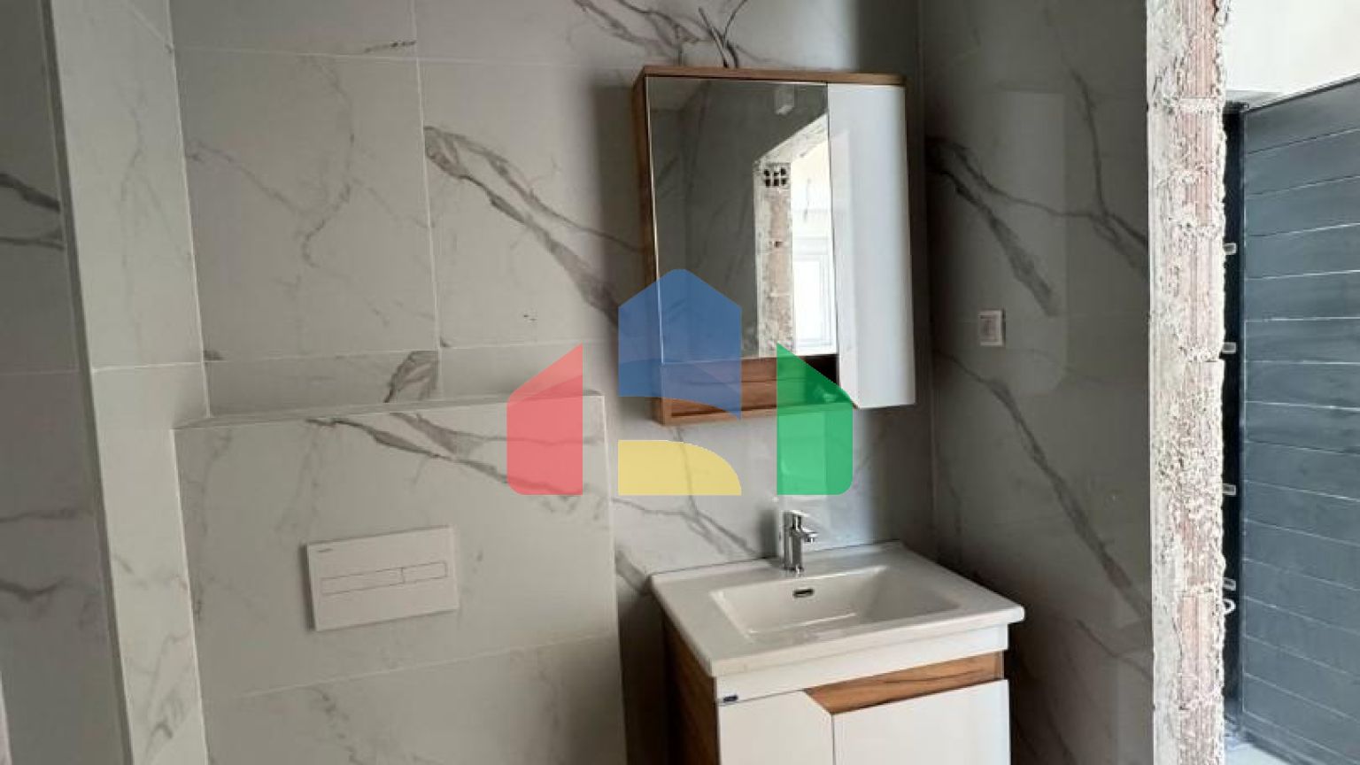 Уютная студия с видом на море в центре Бара