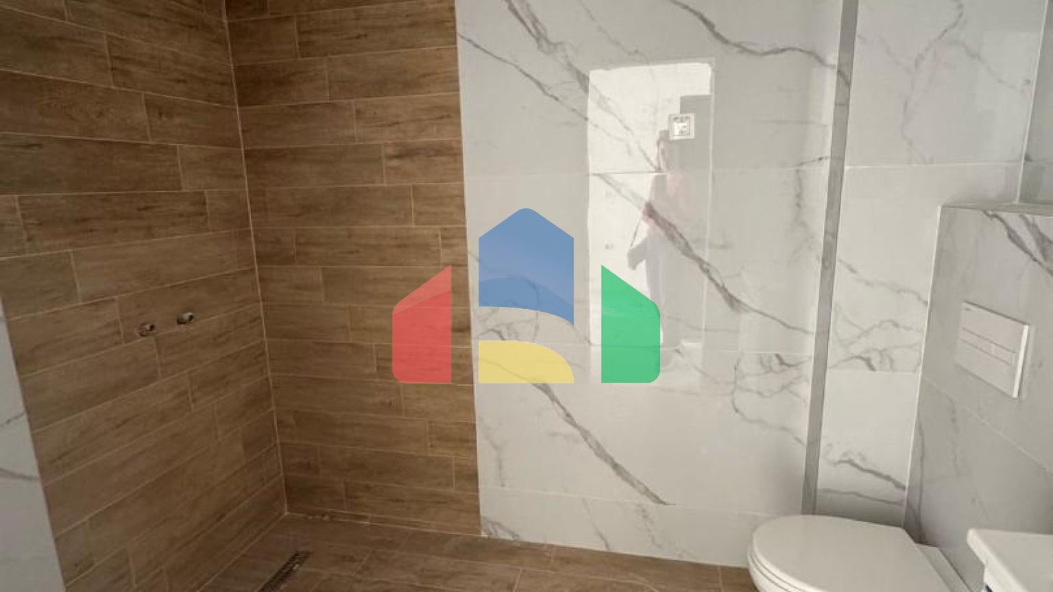 Уютная студия с видом на море в центре Бара