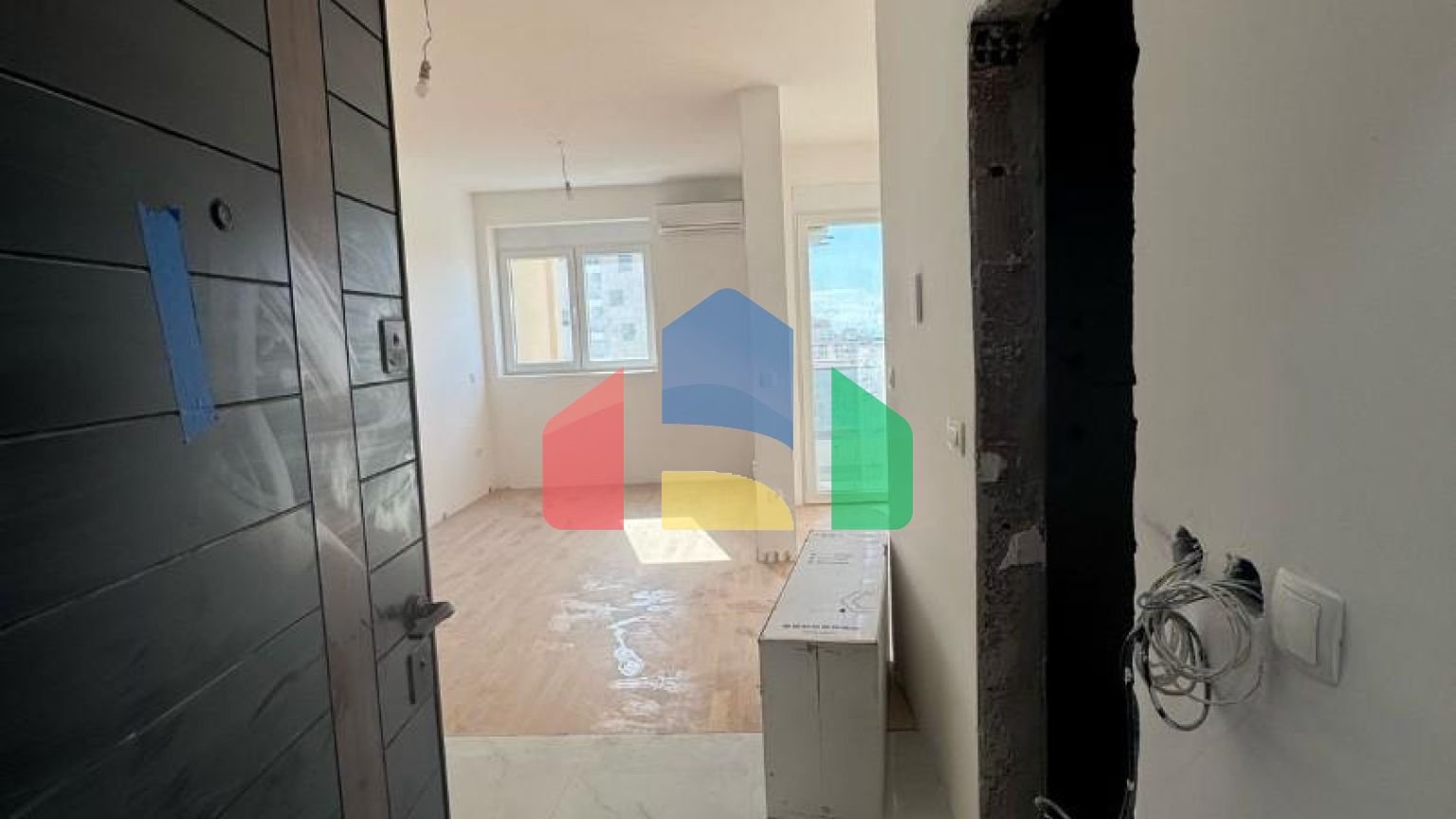 Уютная студия с видом на море в центре Бара