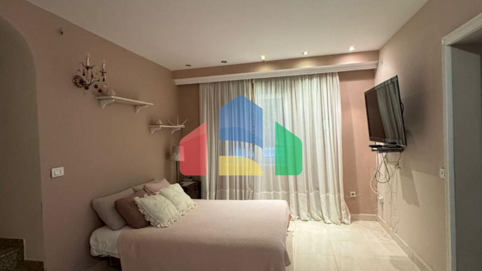 Бар, Шушань.Трёхэтажный дом с садом и видом на море. 365.000 €