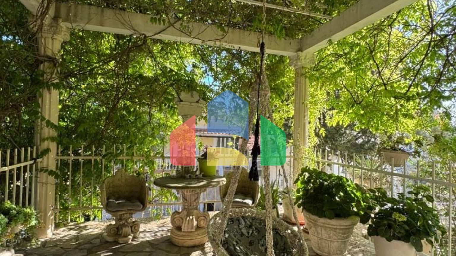 Бар, Шушань.Трёхэтажный дом с садом и видом на море. 365.000 €