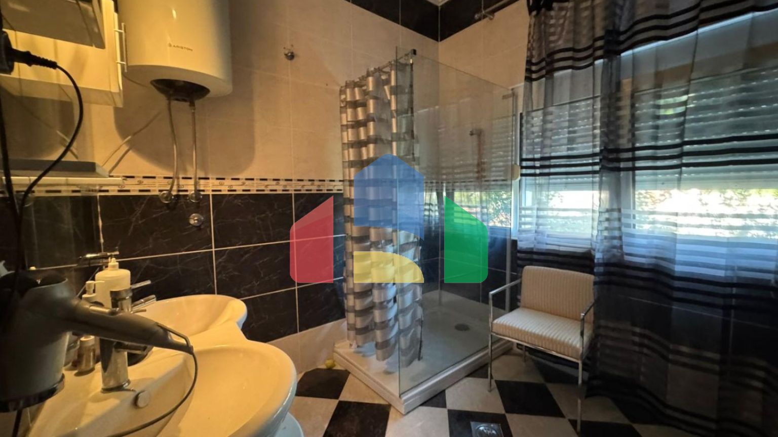 Бар, Шушань.Трёхэтажный дом с садом и видом на море. 365.000 €