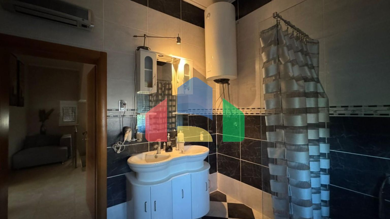 Бар, Шушань.Трёхэтажный дом с садом и видом на море. 365.000 €