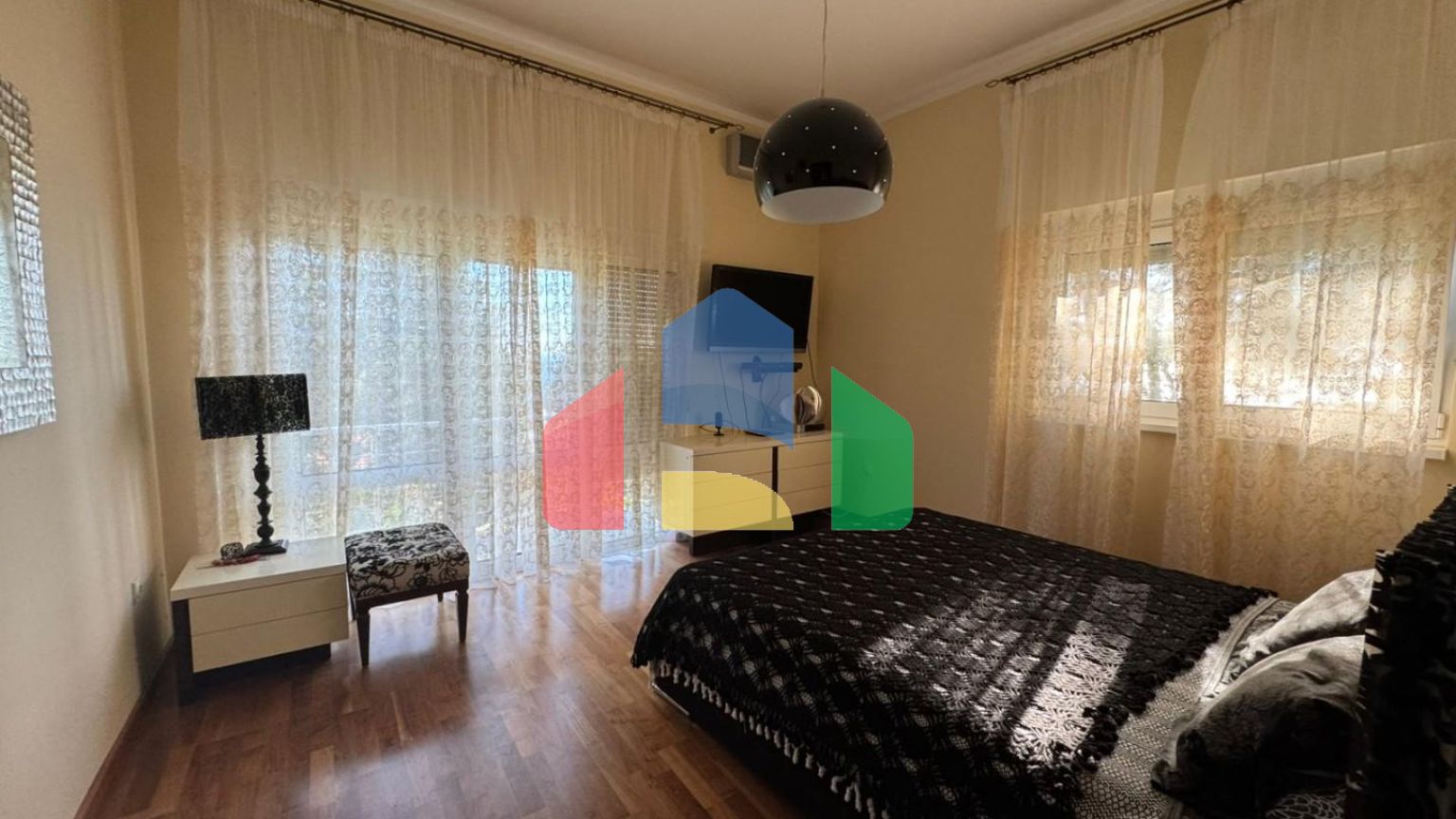 Бар, Шушань.Трёхэтажный дом с садом и видом на море. 365.000 €