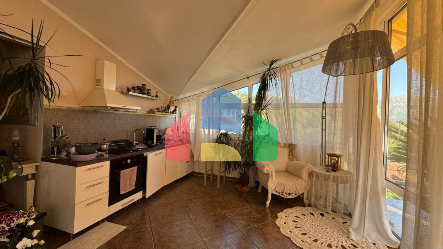 Бар, Шушань.Трёхэтажный дом с садом и видом на море. 365.000 €