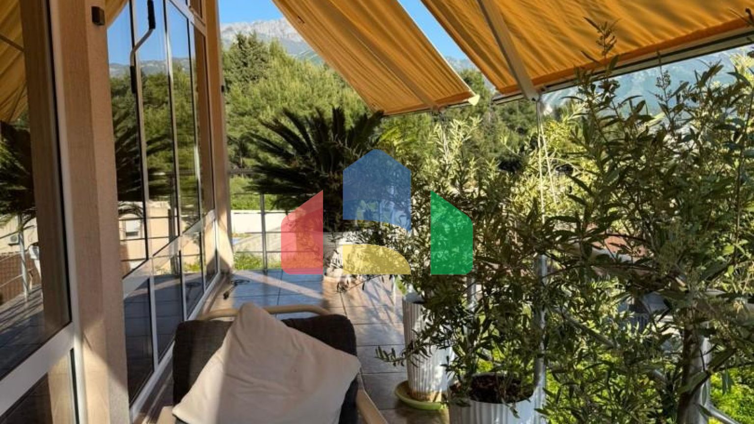 Бар, Шушань.Трёхэтажный дом с садом и видом на море. 365.000 €