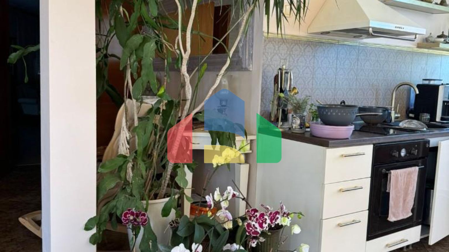 Бар, Шушань.Трёхэтажный дом с садом и видом на море. 365.000 €