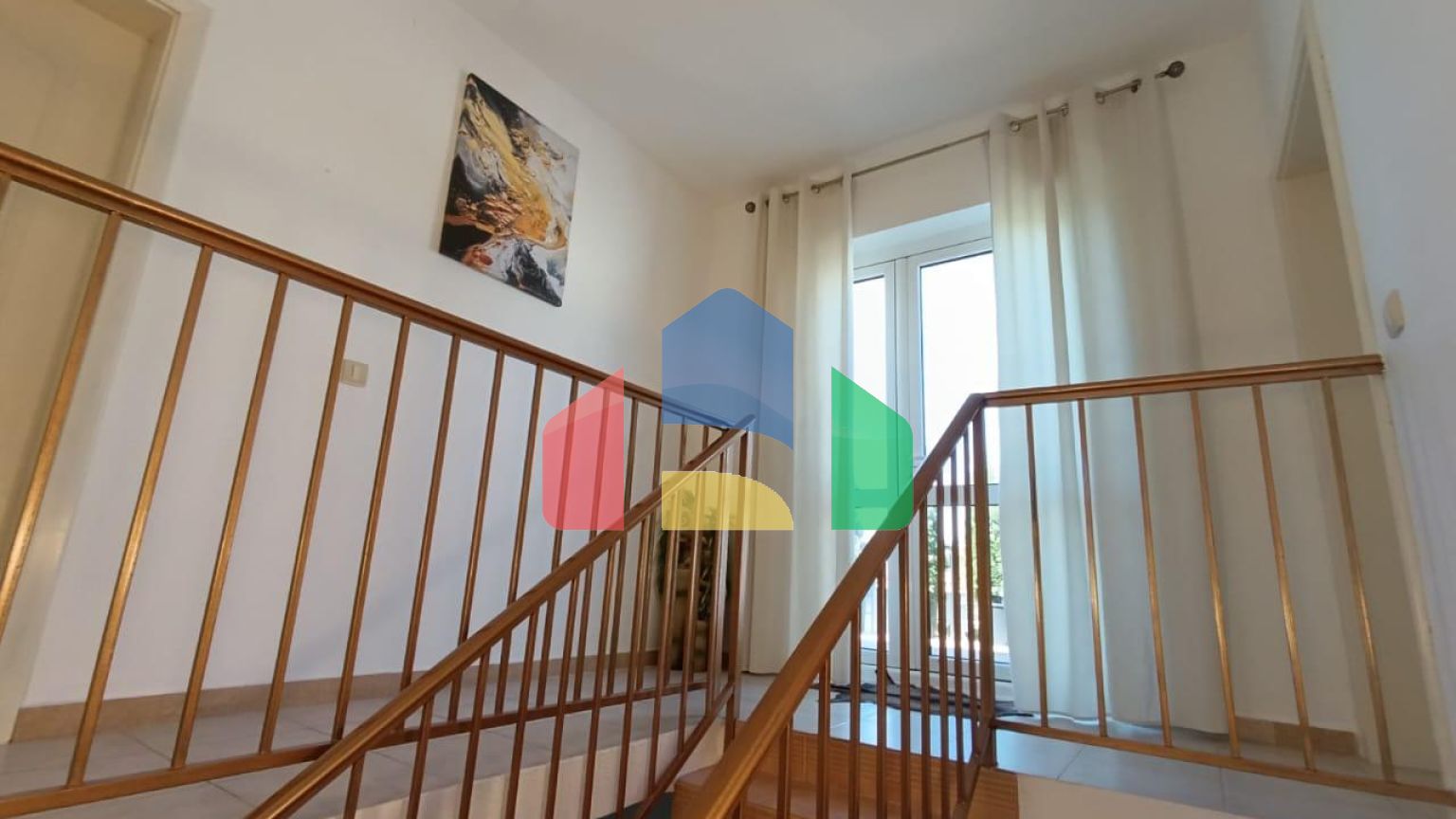 Новый дом в Баре, район Св. Ивана, идеален для жизни.