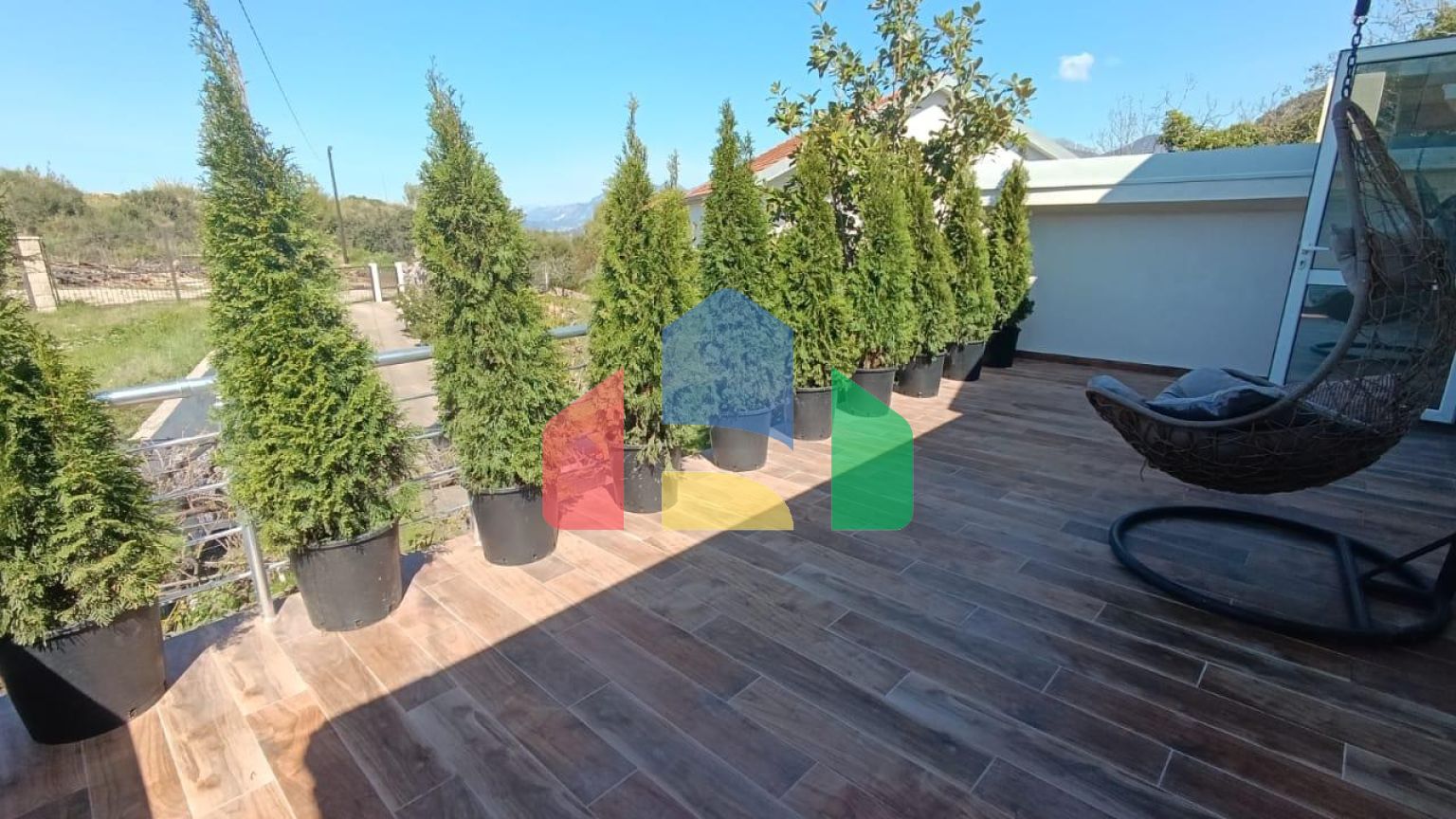 Новый дом в Баре, район Св. Ивана, идеален для жизни.