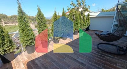 Новый дом в Баре, район Св. Ивана, идеален для жизни.