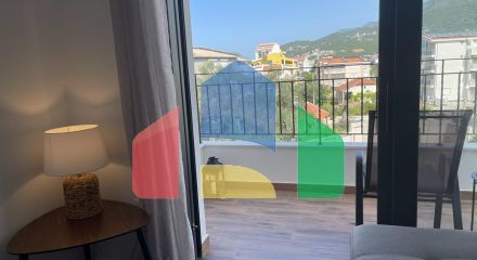 Modern apartment in Soho City area in a building with a swimming pool, Bar