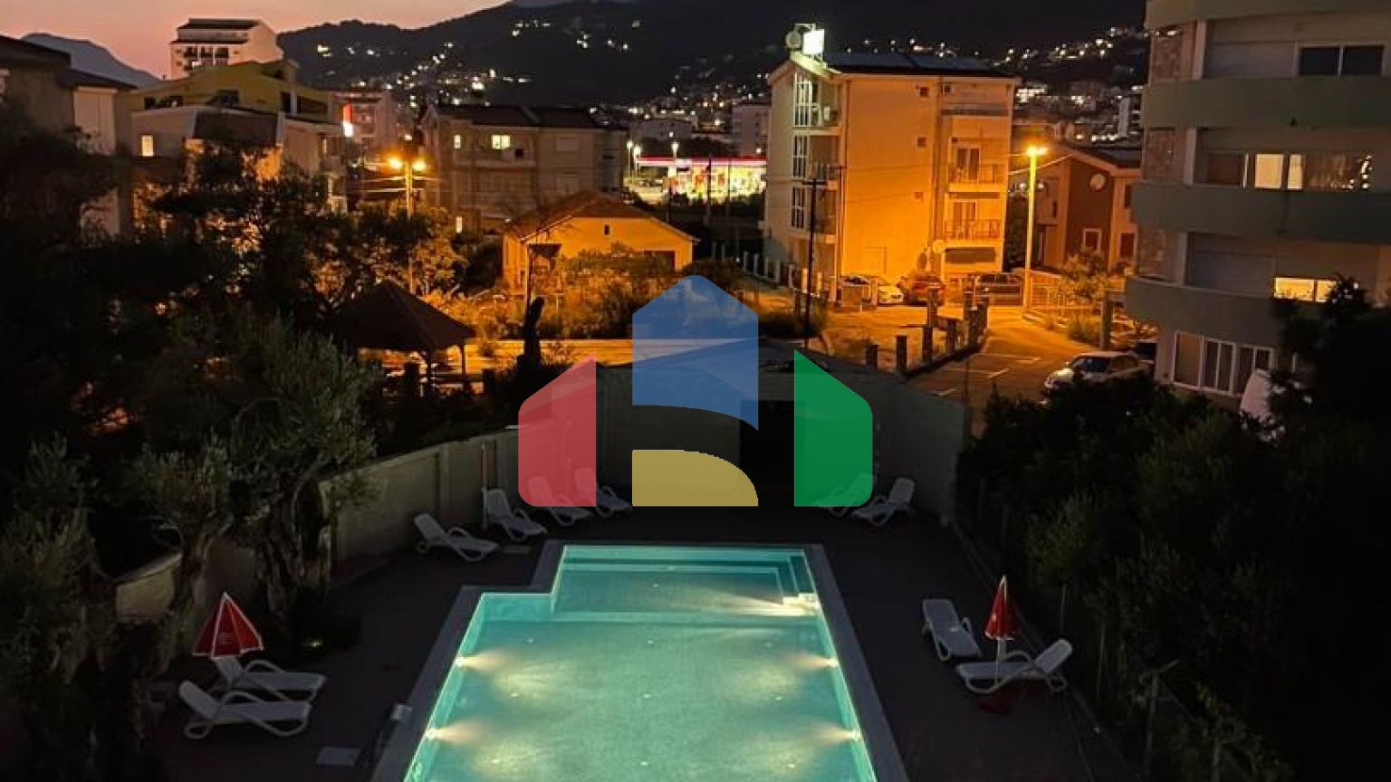 Современная квартира в районе Soho City в доме с бассейном, Бар