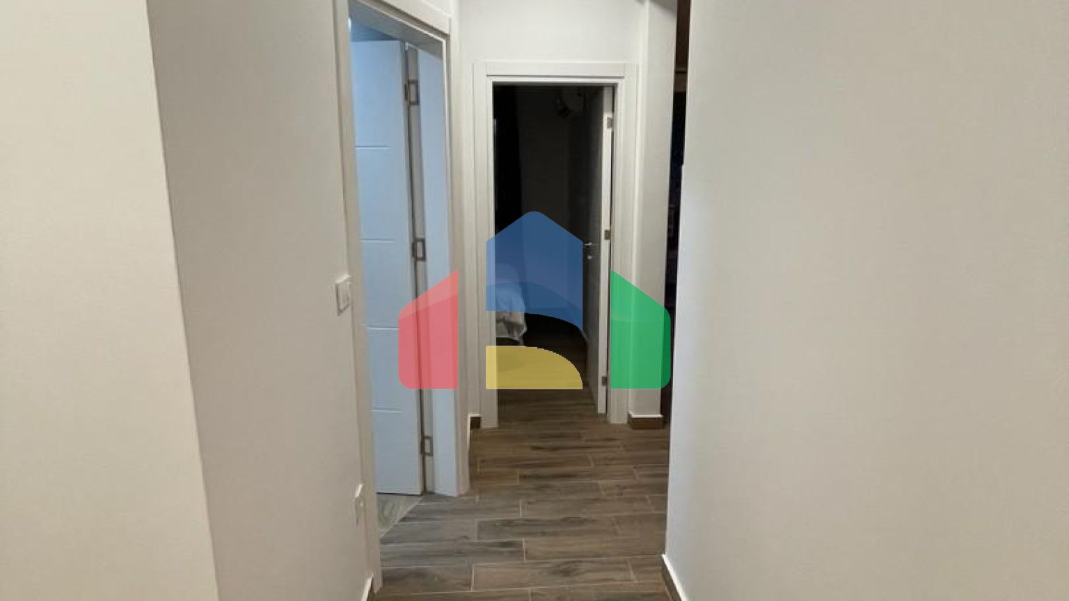 Современная квартира в районе Soho City в доме с бассейном, Бар