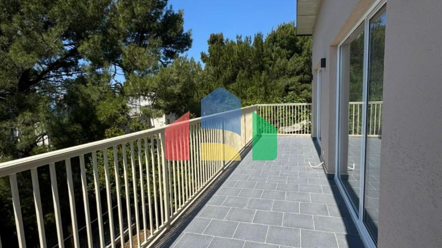 Просторная вилла с гостевым домом и видом на море город Бар, район Зеленый пояс, Черногория