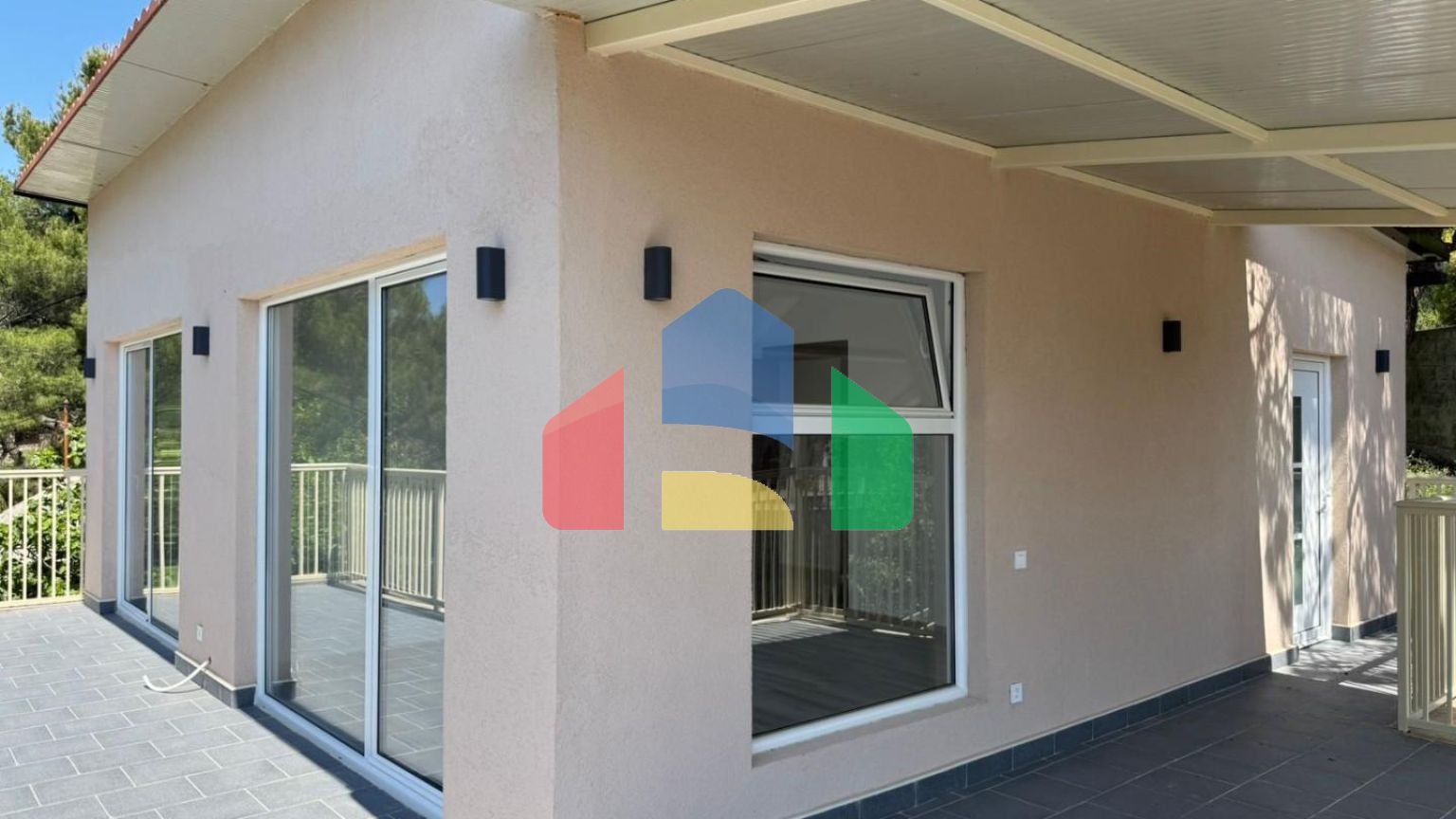 Просторная вилла с гостевым домом и видом на море город Бар, район Зеленый пояс, Черногория