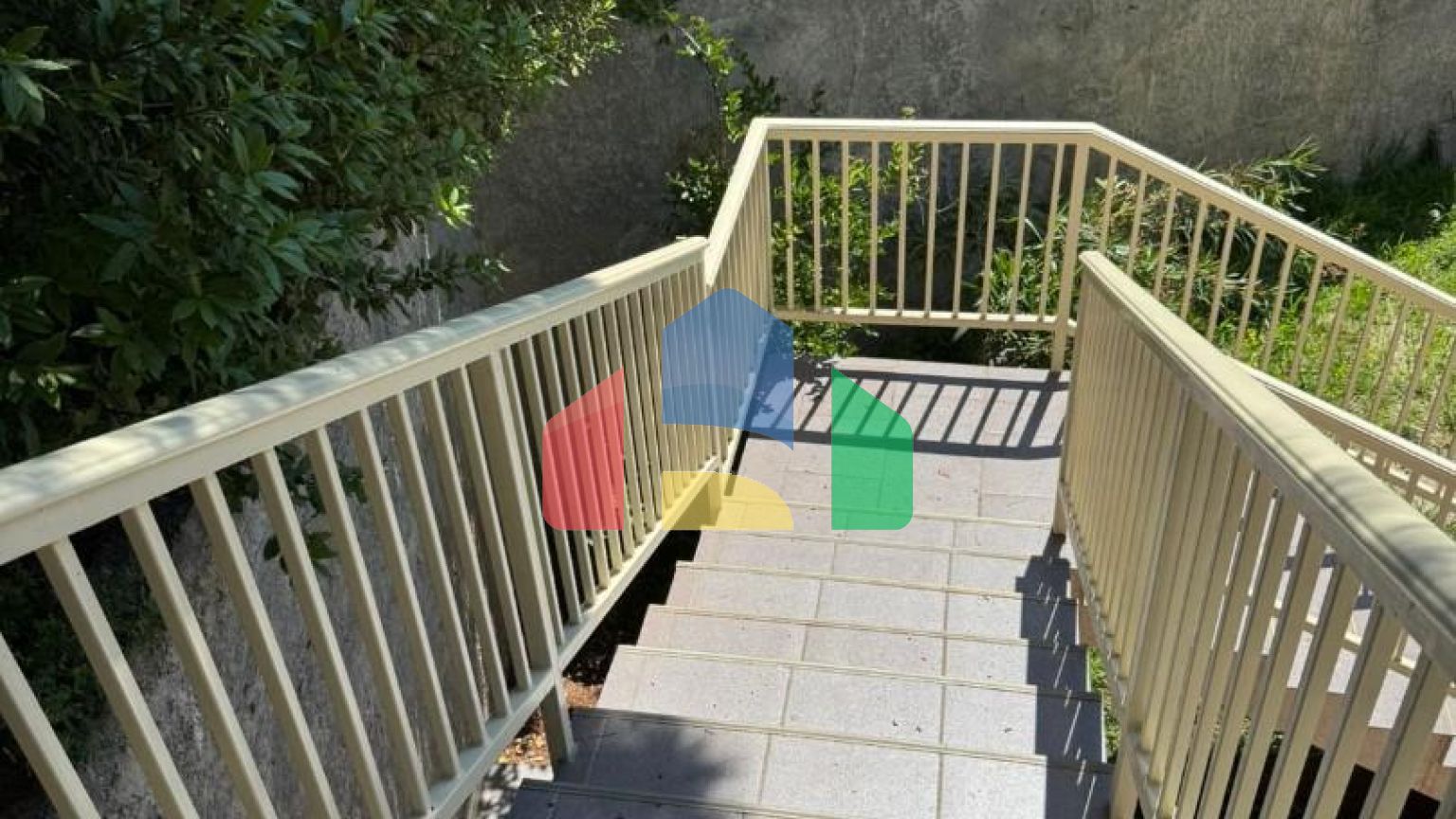 Просторная вилла с гостевым домом и видом на море город Бар, район Зеленый пояс, Черногория