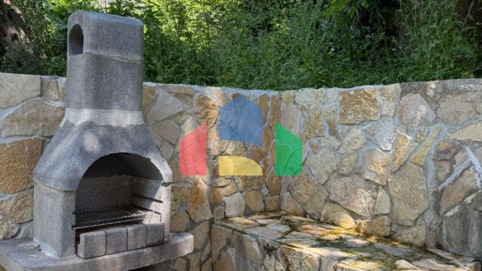 Просторная вилла с гостевым домом и видом на море город Бар, район Зеленый пояс, Черногория