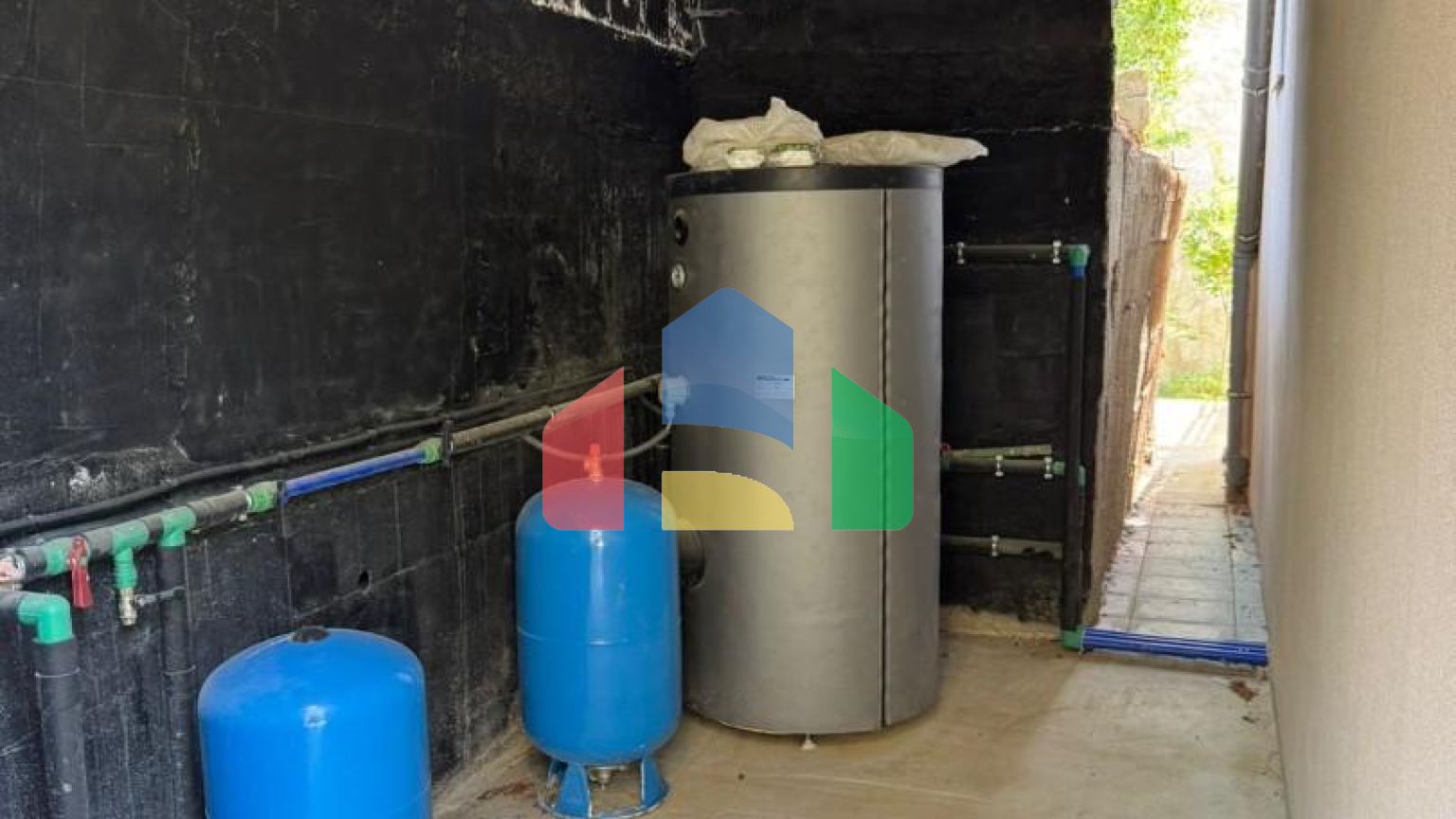 Просторная вилла с гостевым домом и видом на море город Бар, район Зеленый пояс, Черногория