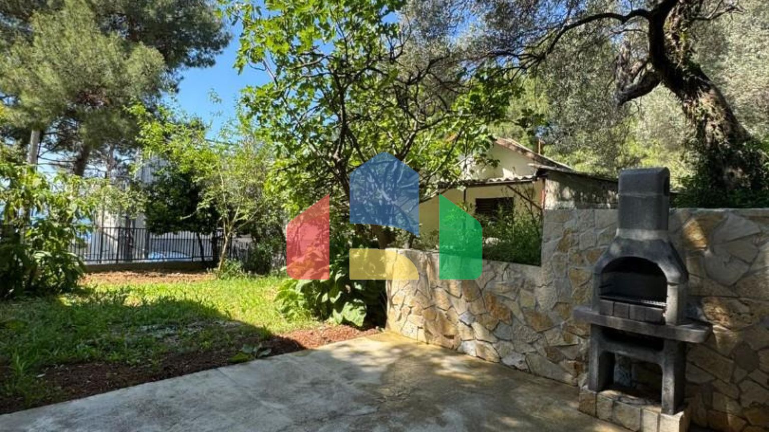 Просторная вилла с гостевым домом и видом на море город Бар, район Зеленый пояс, Черногория