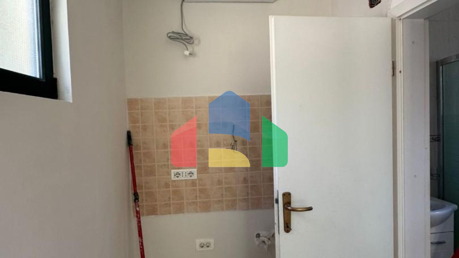 Просторная вилла с гостевым домом и видом на море город Бар, район Зеленый пояс, Черногория