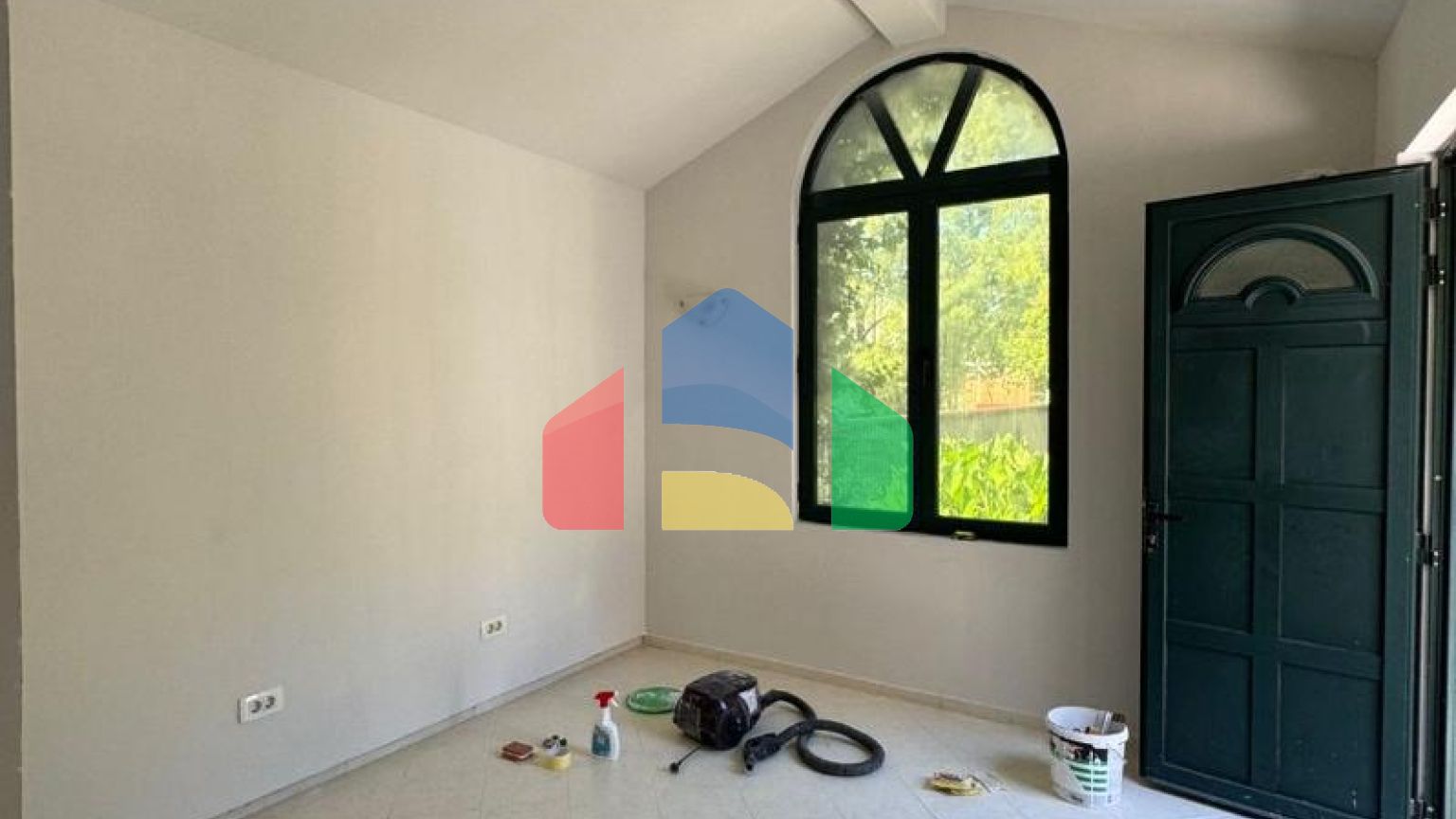 Просторная вилла с гостевым домом и видом на море город Бар, район Зеленый пояс, Черногория