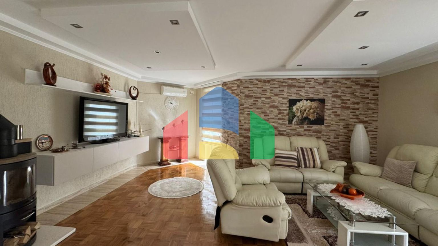 Продается уютный семейный дом в тихом районе Бара