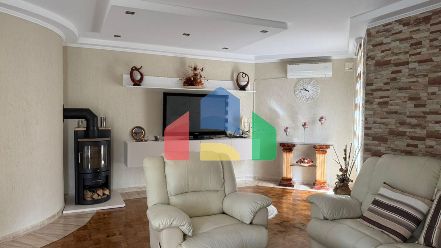 Продается уютный семейный дом в тихом районе Бара