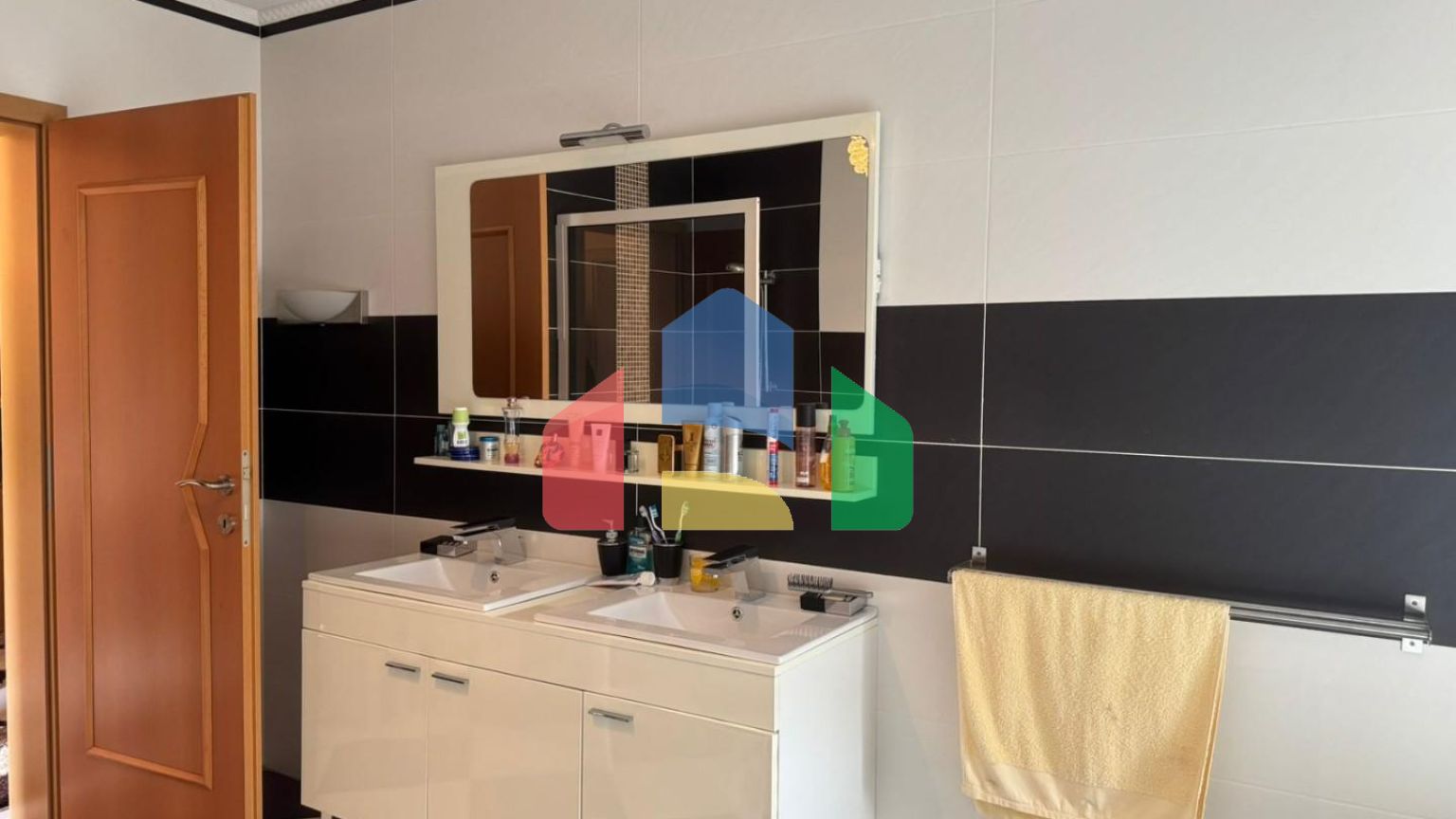 Продается уютный семейный дом в тихом районе Бара