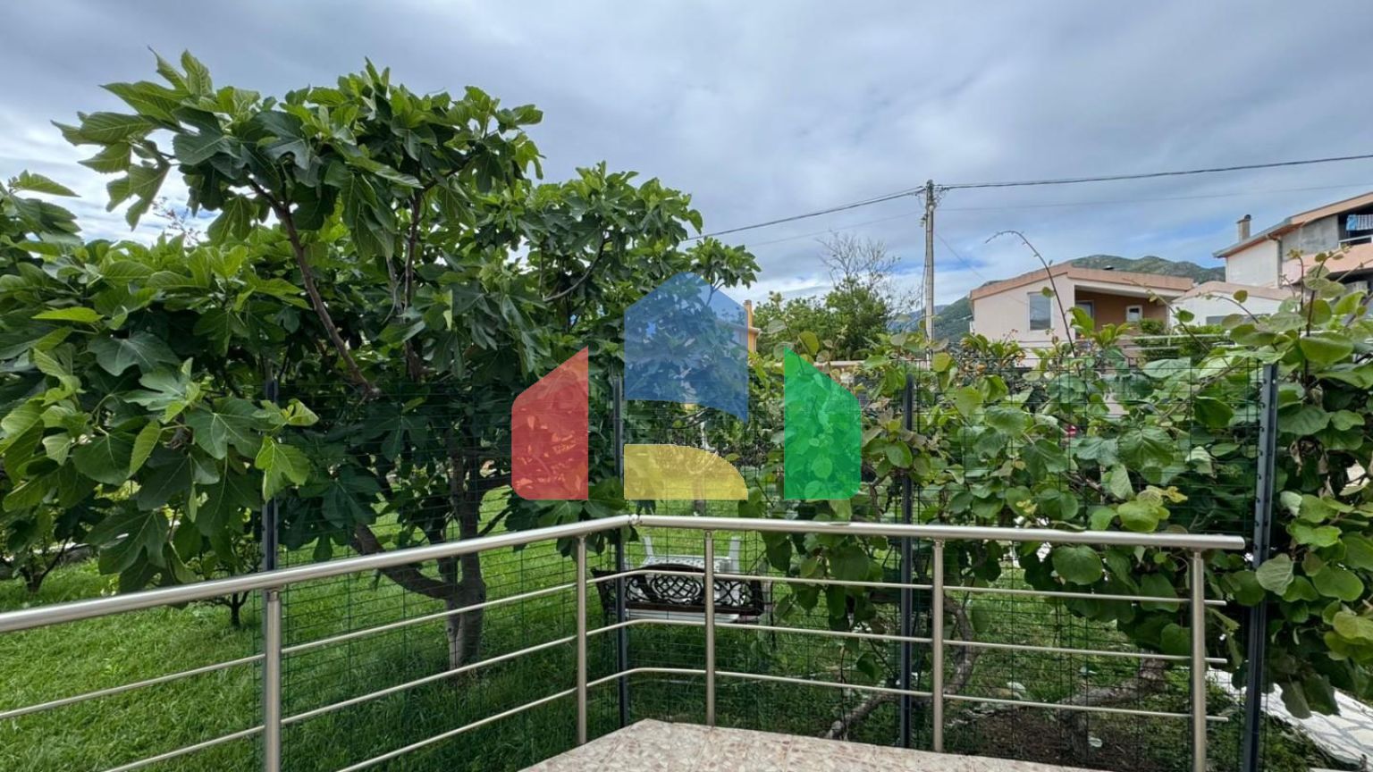 Продается уютный семейный дом в тихом районе Бара