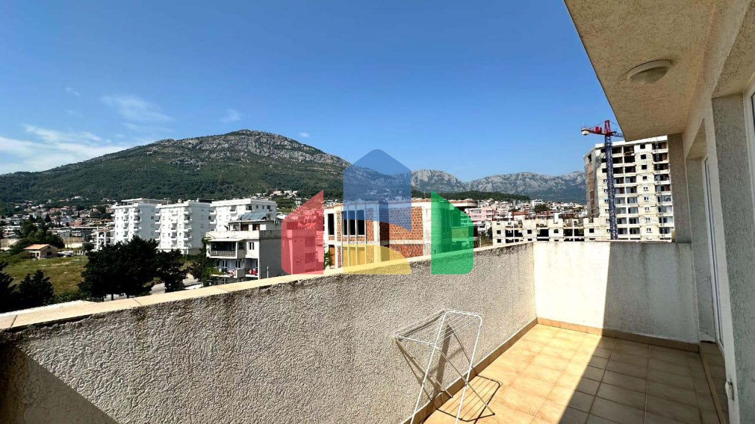 Квартира с 1 спальней  53м2 в городе Бар, район Ильино, близко к морю.