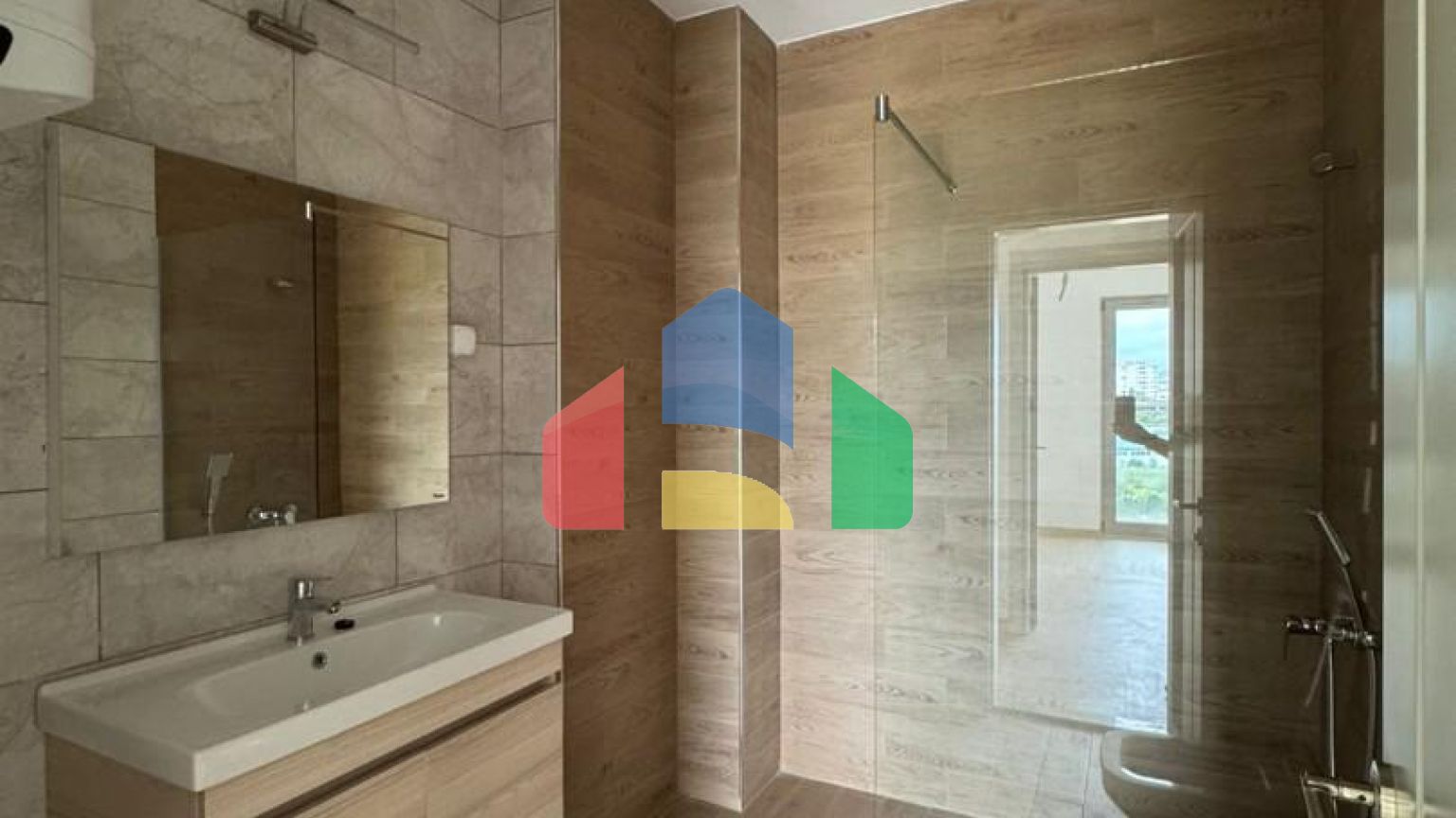 Новая квартира с 2 спальнями в комплексе премиум класса с бассейном в Баре.