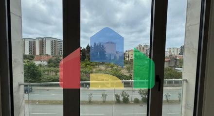 Новая квартира с 2 спальнями в комплексе премиум класса с бассейном в Баре.