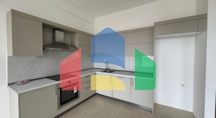Новая квартира с 2 спальнями и панорамным видом на море, в комплексе премиум класса с бассейном в Баре.