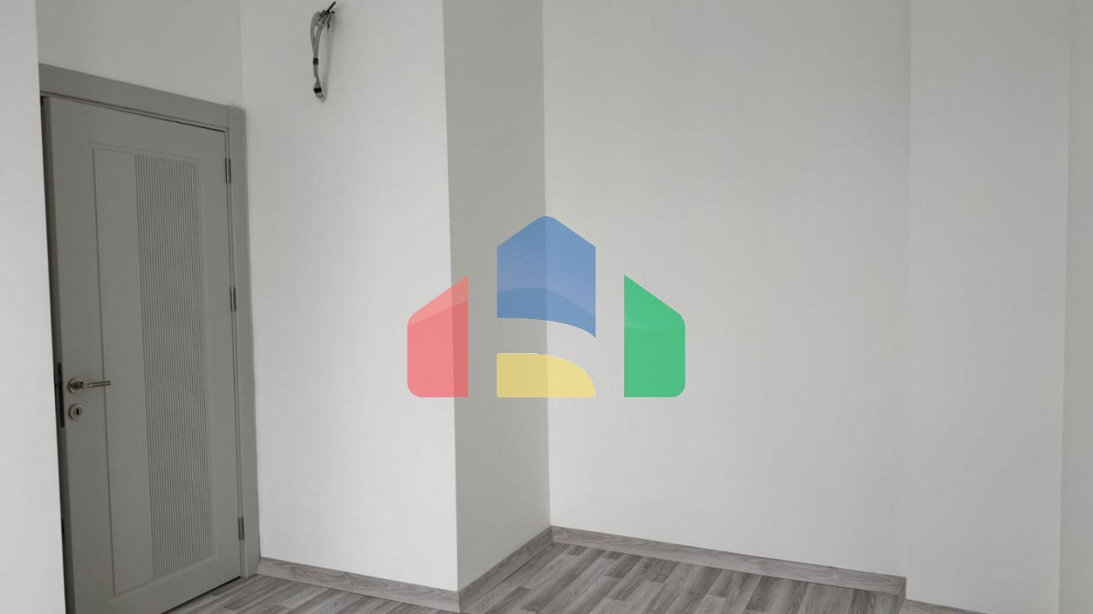 Новая квартира с 2 спальнями и панорамным видом на море, в комплексе премиум класса с бассейном в Баре.