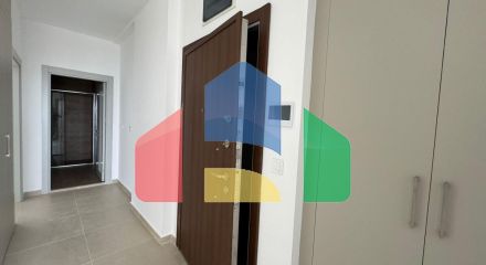 Новая квартира с 2 спальнями и панорамным видом на море, в комплексе премиум класса с бассейном в Баре.